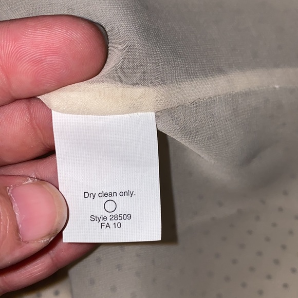 J. Crew 100% silk polka dot ruffle v-neck sleeveless wrap blouse size 4 cream - Picture 11 of 11